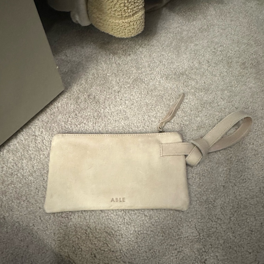 Able Clutch - image 1